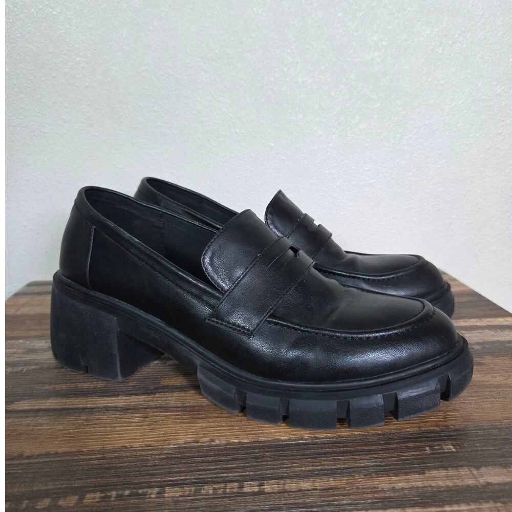Cushionaire Pierce Black Platform Lug Sole Chunky Woman's Loafers Size 9.5 W
